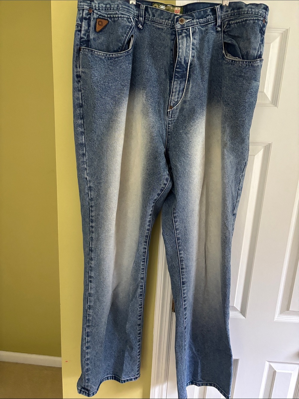 Akademiks Men’s Two-Tone Light Blue Washed Straight Jeans